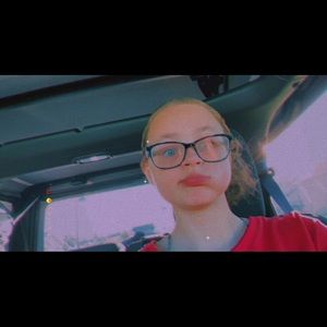 Meet your Posher, Hailey